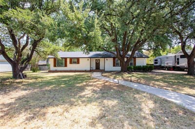 1132 W 8th Street, McGregor TX 76657