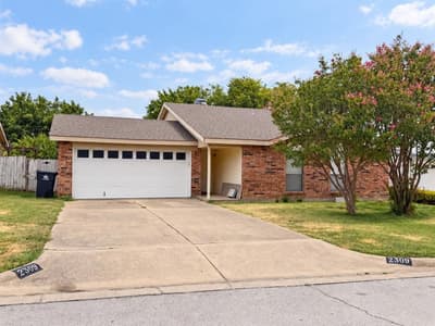2309 Newbury Drive, Arlington TX 76014