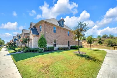 4524 Meadow Hawk Drive, Arlington TX 76005 - Photo 2