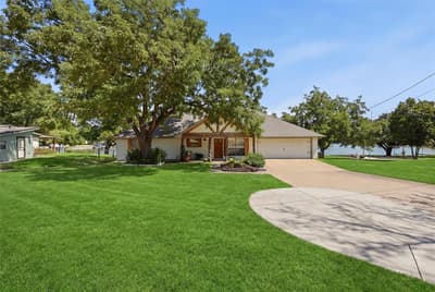 630 E Bridge Street, Granbury TX 76048 - Photo 4