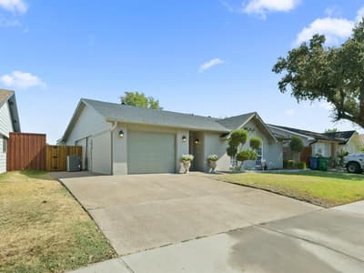 2033 Lymington Road, Carrollton TX 75007 - Photo 2