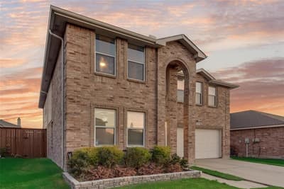 1620 Rialto Way, Fort Worth TX 76247 - Photo 2