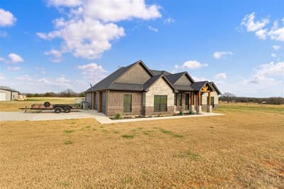 170 Rolling Hills Boulevard, Alvord TX 76225 - Photo 2