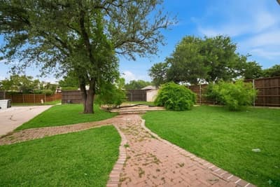 2705 Timberleaf Drive, Carrollton TX 75006 - Photo 2