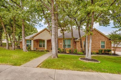 910 Royal Court, Burleson TX 76028 - Photo 2