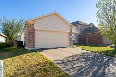 857 Rio Bravo Drive, Fort Worth TX 76052 - Photo 2