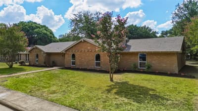 122 Meadowbrook Drive, DeSoto TX 75115