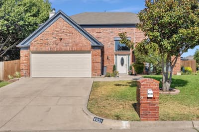 4900 Hibiscus Drive, Arlington TX 76018 - Photo 2