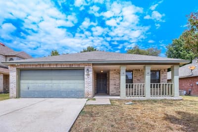 2428 Winford Drive, Grand Prairie TX 75052 - Photo 2