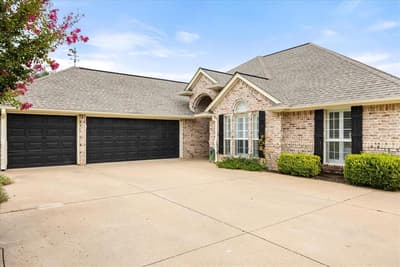 313 Casas Del Norte Street, Granbury TX 76049 - Photo 2