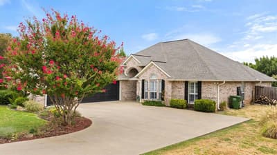 313 Casas Del Norte Street, Granbury TX 76049 - Photo 3