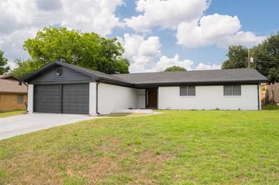 228 Hallbrook Drive, Fort Worth TX 76134