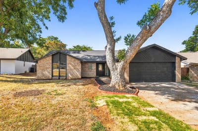 1912 Longmeadow Drive, Arlington TX 76015