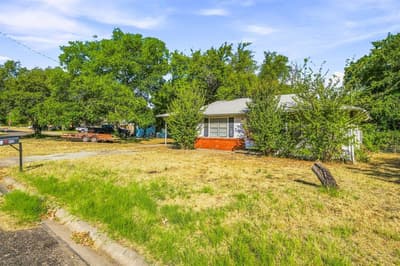 945 W Park Street, Stephenville TX 76401 - Photo 3