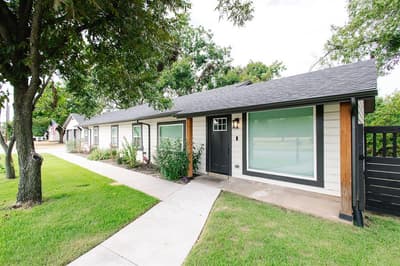 104 S Hawthorne Street, Granbury TX 76048