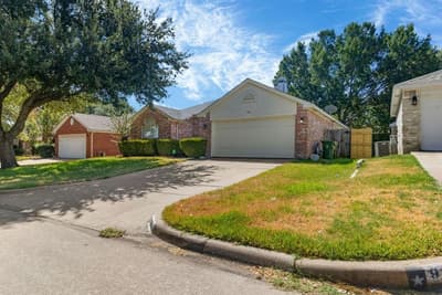 926 Wintercrest Court, Arlington TX 76017 - Photo 3
