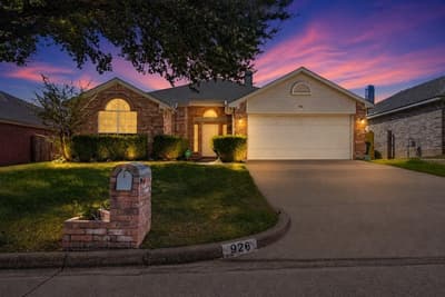 926 Wintercrest Court, Arlington TX 76017