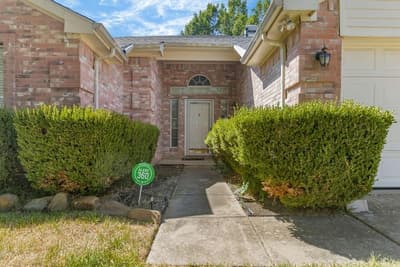 926 Wintercrest Court, Arlington TX 76017 - Photo 4