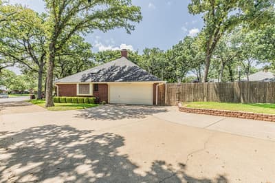 3901 Echo Hill Court, Arlington TX 76001 - Photo 2