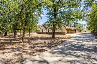 306 Garden Court, Springtown TX 76082 - Photo 3