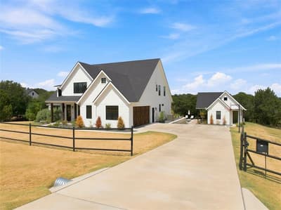 1065 Whispering Oaks, China Spring TX 76633 - Photo 2