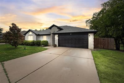 5505 Gessner Court, Arlington TX 76018 - Photo 3