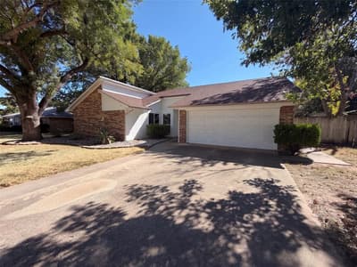1208 Hillcrest Drive, Euless TX 76039
