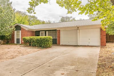 7412 Meadowcrest Drive, Fort Worth TX 76112 - Photo 2