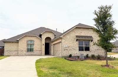 1113 Whispering Hill Drive, Mansfield TX 76063