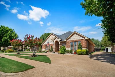 811 Amherst Drive, Waxahachie TX 75165 - Photo 2