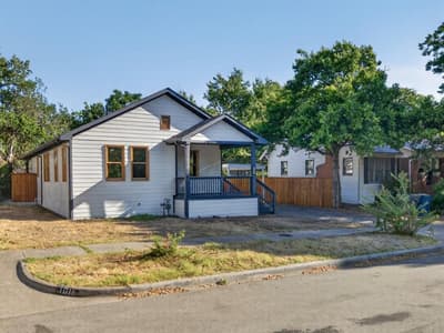 1007 Winston Street, Dallas TX 75208 - Photo 2