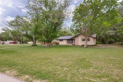1533 E Springcrest Circle, Lancaster TX 75134 - Photo 2