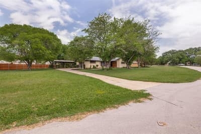 1533 E Springcrest Circle, Lancaster TX 75134 - Photo 4
