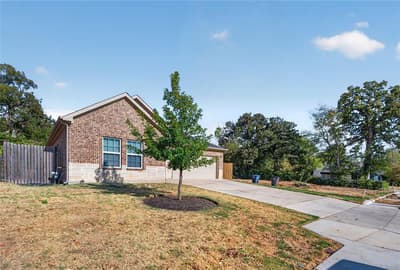 2517 Donalee Street, Fort Worth TX 76105 - Photo 2