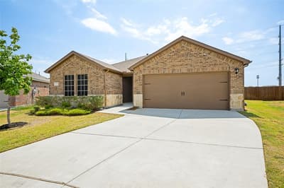 1104 Saddlehorn Drive, Denton TX 76207 - Photo 2