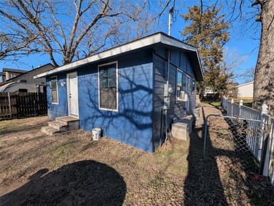 203 S Kouns Street, Cleburne TX 76031 - Photo 2