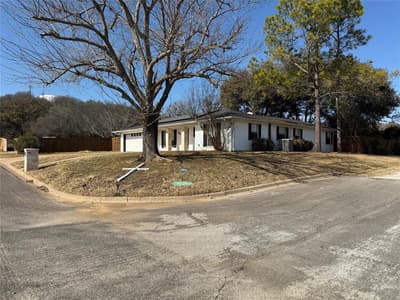 2817 NE 11th Street, Mineral Wells TX 76067 - Photo 2