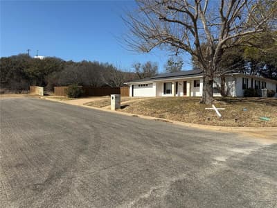 2817 NE 11th Street, Mineral Wells TX 76067 - Photo 3