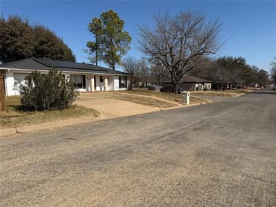 2817 NE 11th Street, Mineral Wells TX 76067 - Photo 4