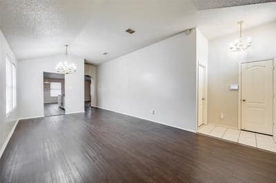 810 Engleside Drive, Arlington TX 76018 - Photo 3