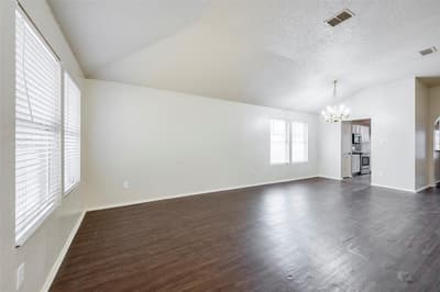 810 Engleside Drive, Arlington TX 76018 - Photo 4