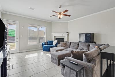 646 Harris Ridge Drive, Arlington TX 76002 - Photo 2