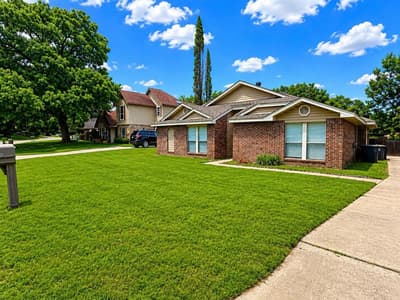 5505 Oak Brook Road, Arlington TX 76016 - Photo 2