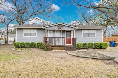 205 W Latimer Street, Ennis TX 75119 - Photo 2