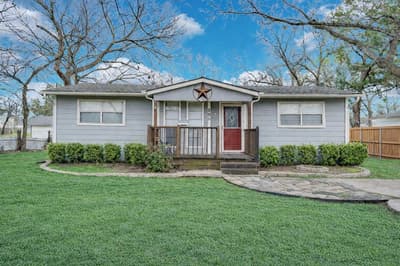205 W Latimer Street, Ennis TX 75119