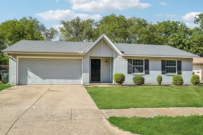 313 Meadowcreek Lane, Garland TX 75043