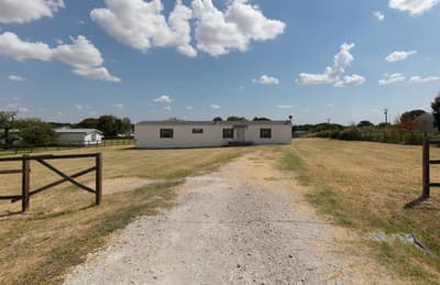 206 Creekview Meadows Court, Springtown TX 76082