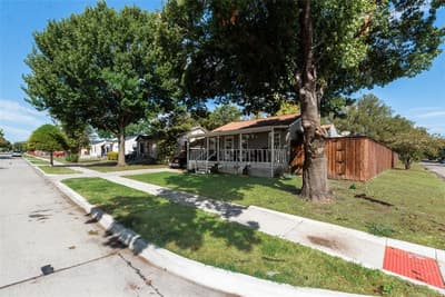 2603 Searcy Drive, Dallas TX 75211 - Photo 2