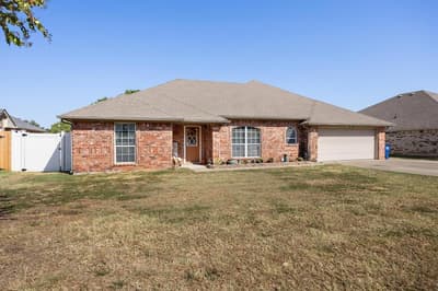 612 Parker Lane, Granbury TX 76048 - Photo 2