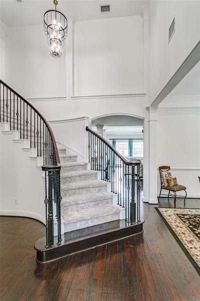 400 S Hampton Court, Lewisville TX 75056 - Photo 2
